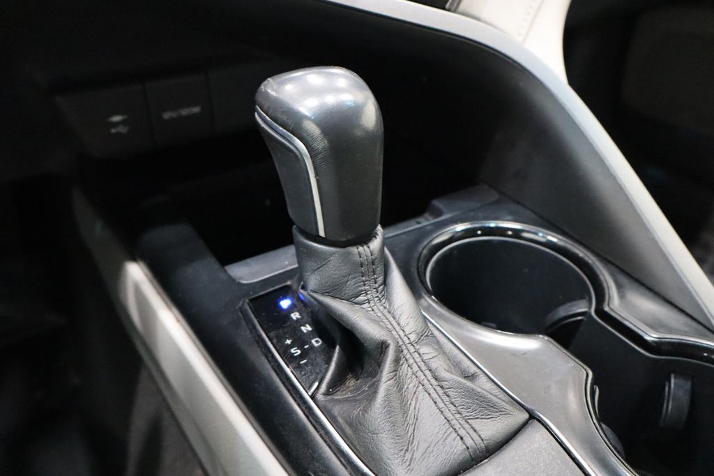 Vehicle image 32 of 35