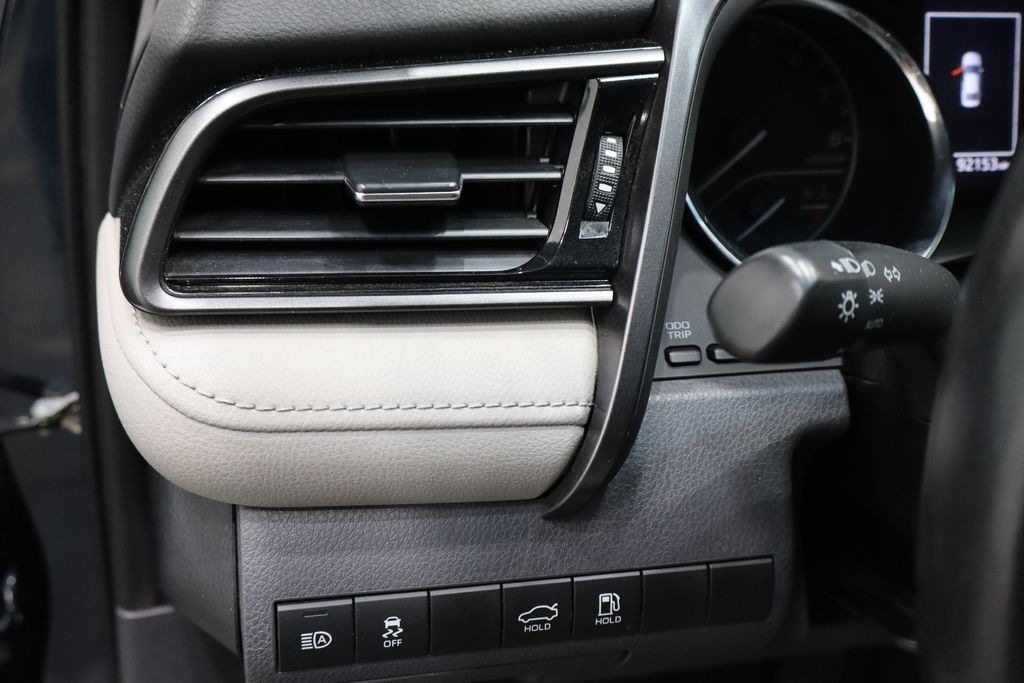 Vehicle image 13 of 35