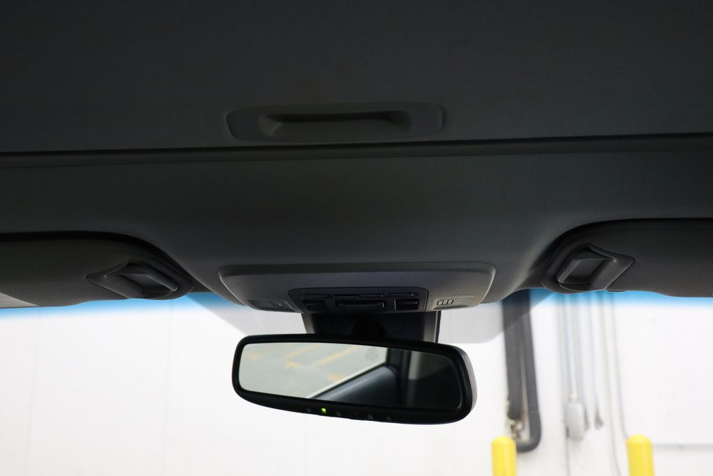 Vehicle image 21 of 35