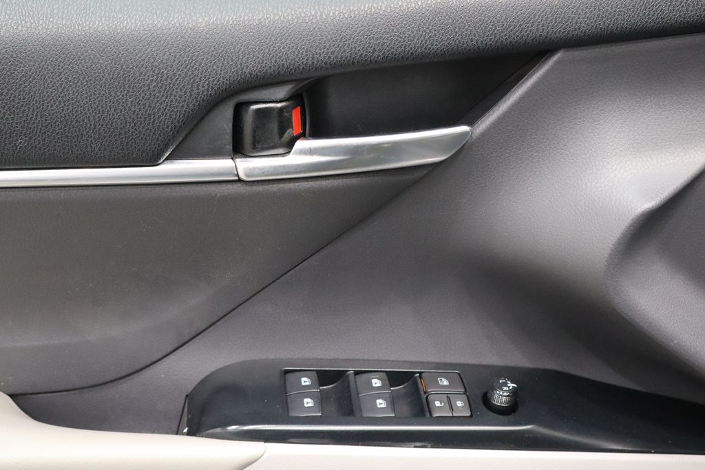 Vehicle image 12 of 35