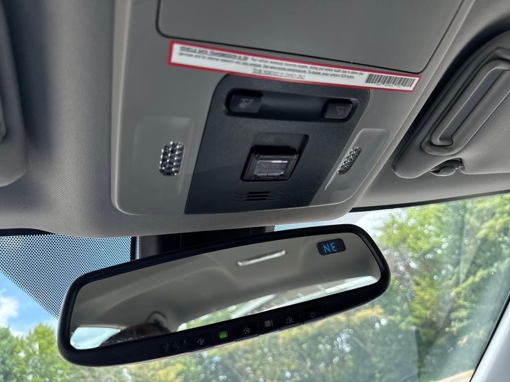 Vehicle image 31 of 37