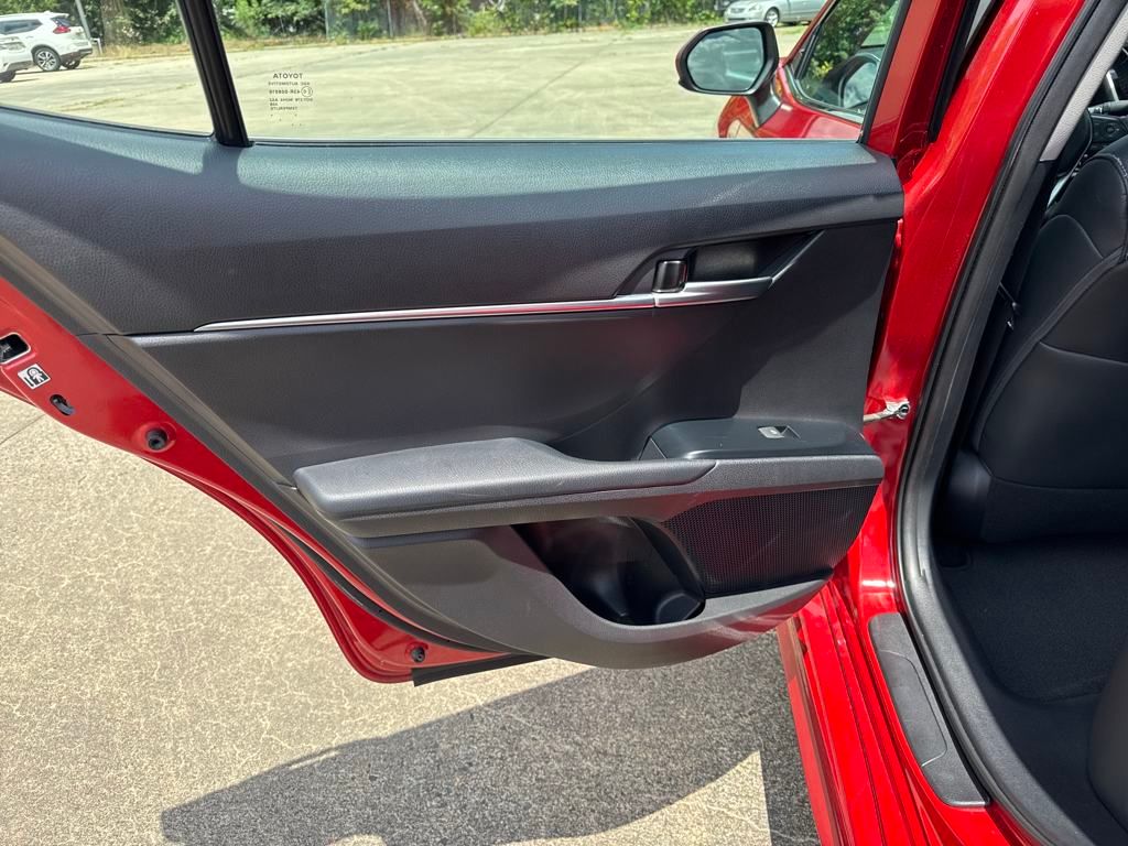 Vehicle image 27 of 37