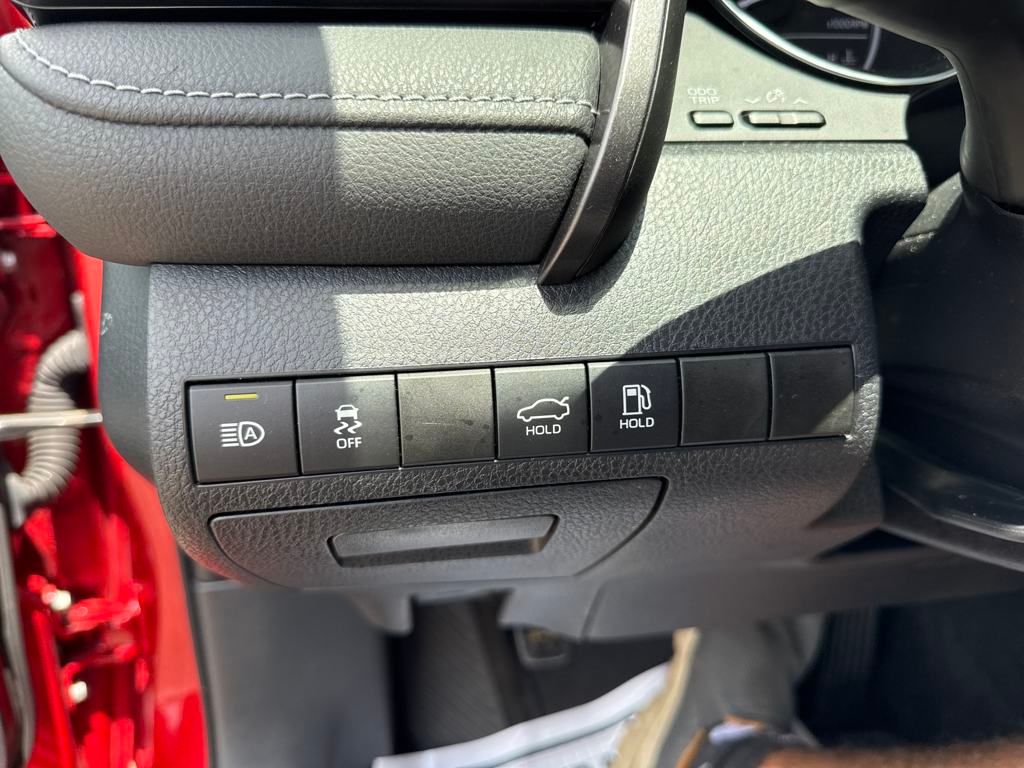 Vehicle image 33 of 37
