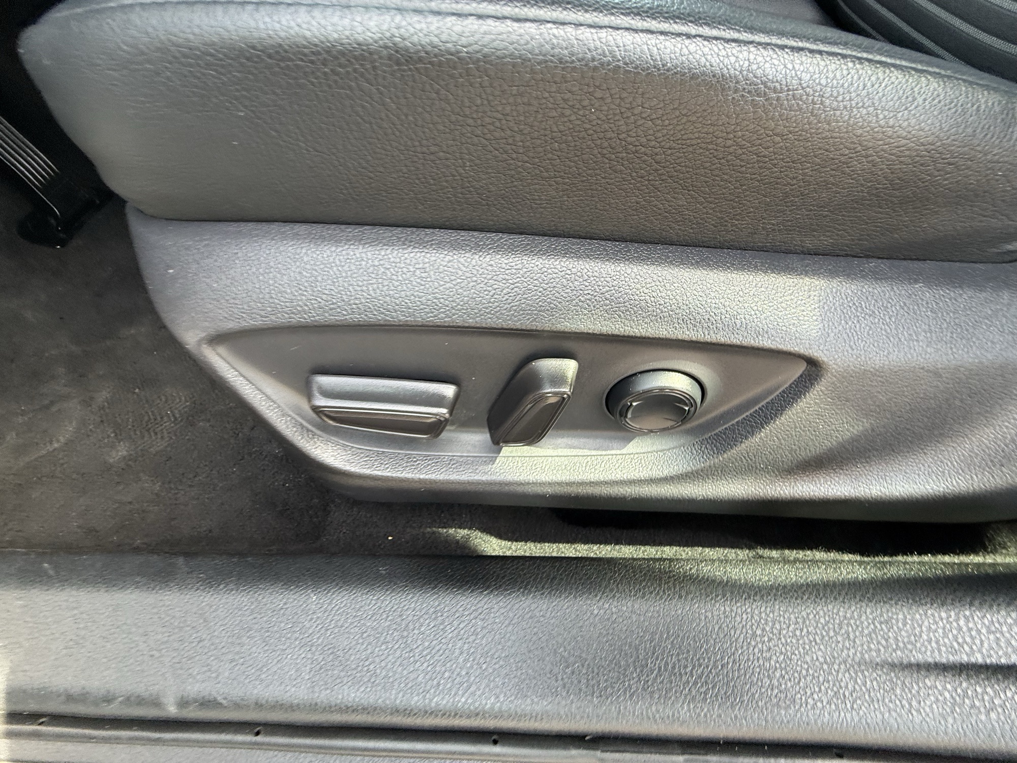 Vehicle image 12 of 20
