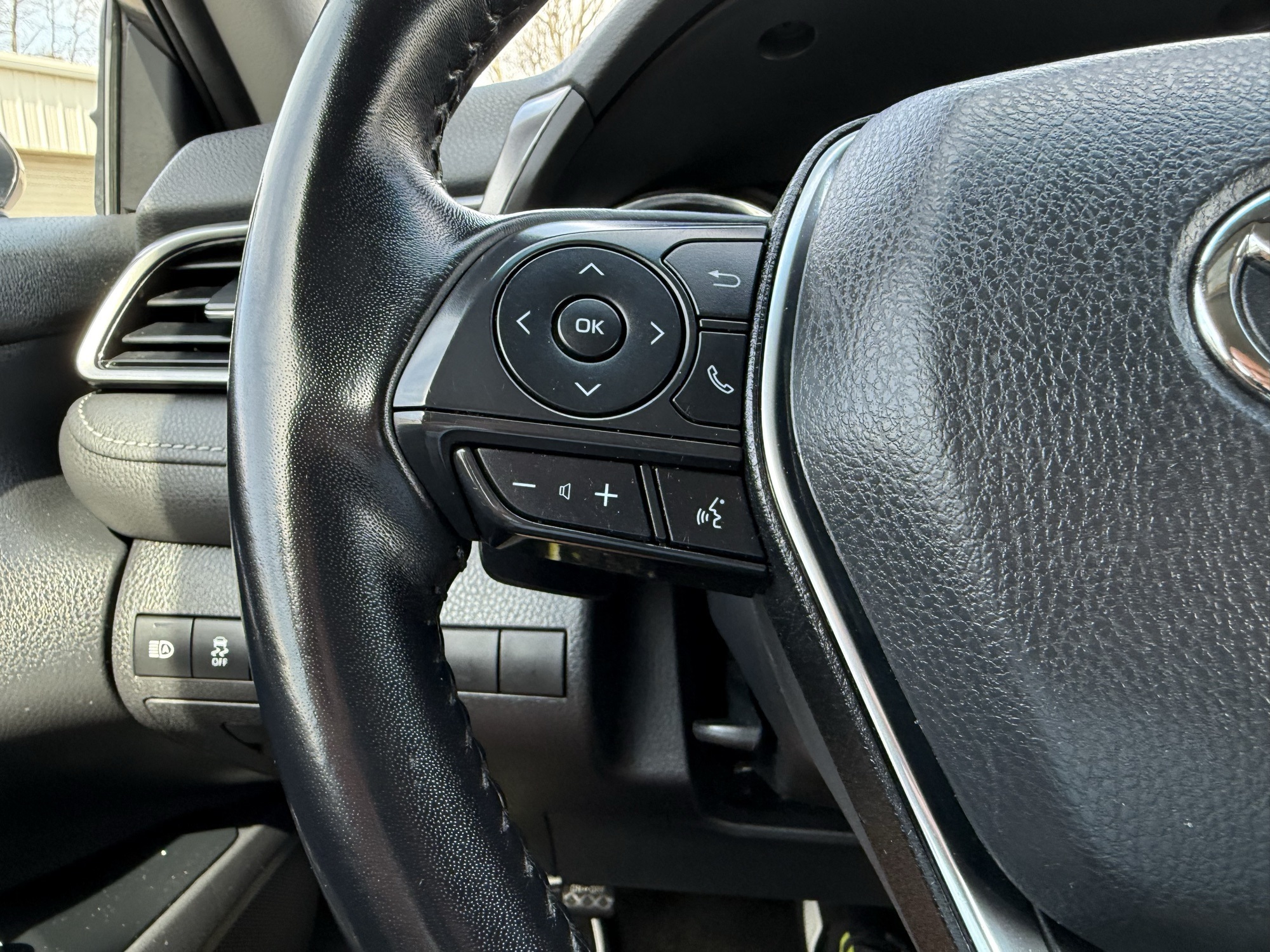 Vehicle image 16 of 20