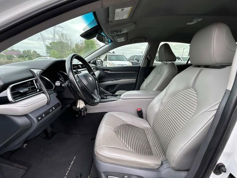 Vehicle image 10 of 25