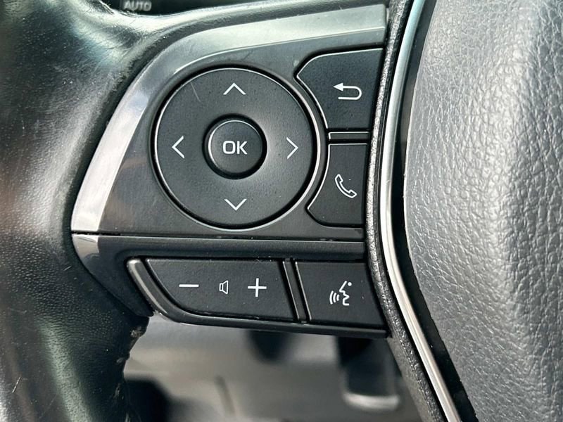 Vehicle image 18 of 25