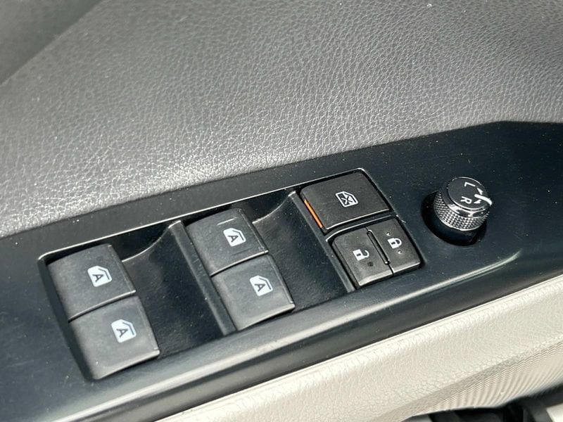 Vehicle image 16 of 25