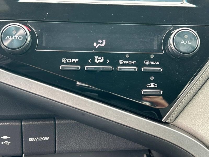 Vehicle image 23 of 25