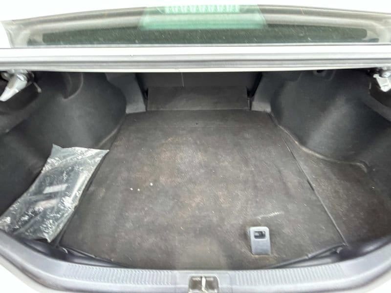 Vehicle image 14 of 25