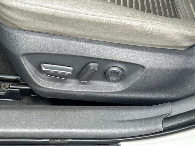 Vehicle image 15 of 25