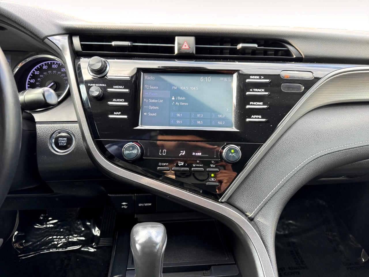 Vehicle image 23 of 27