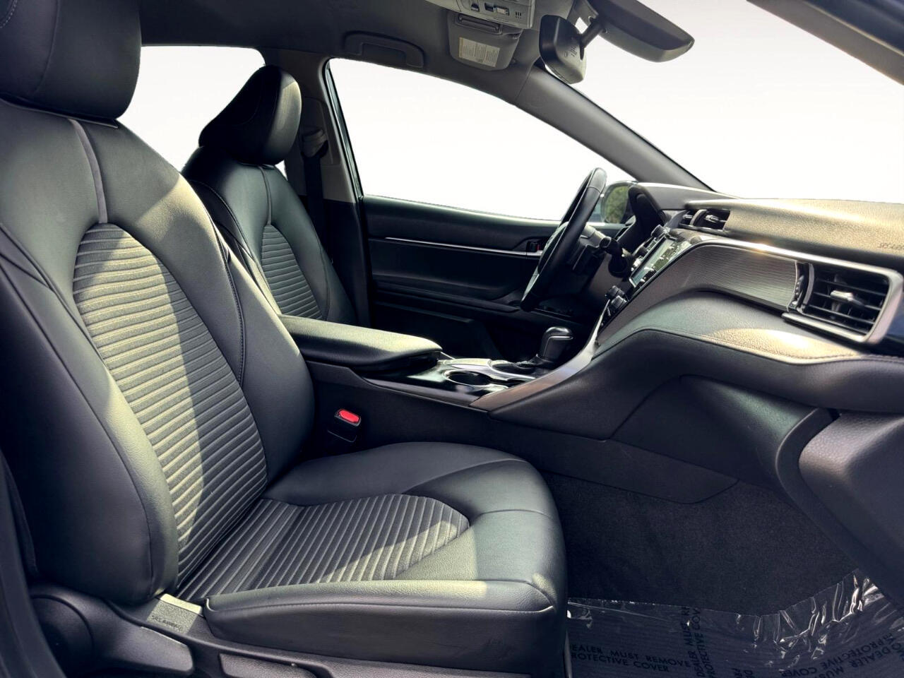 Vehicle image 21 of 27