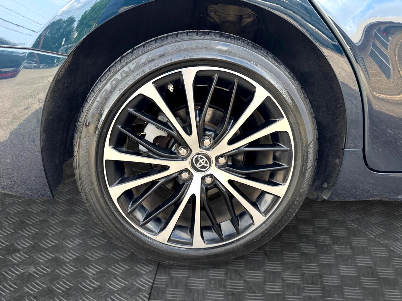 Vehicle image 15 of 27