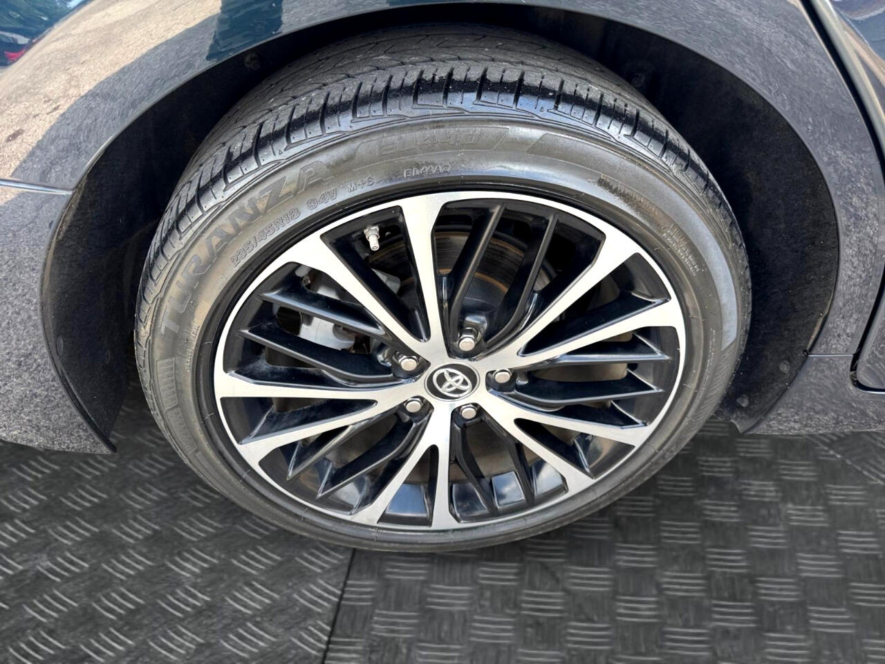Vehicle image 14 of 27