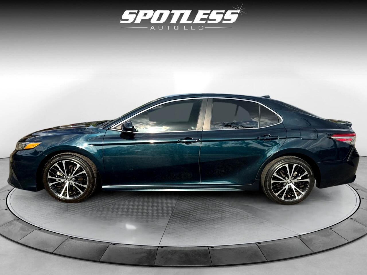 Vehicle image 10 of 27