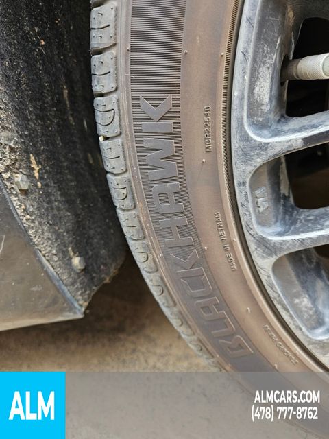 Vehicle image 23 of 25