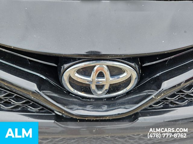 Vehicle image 17 of 25
