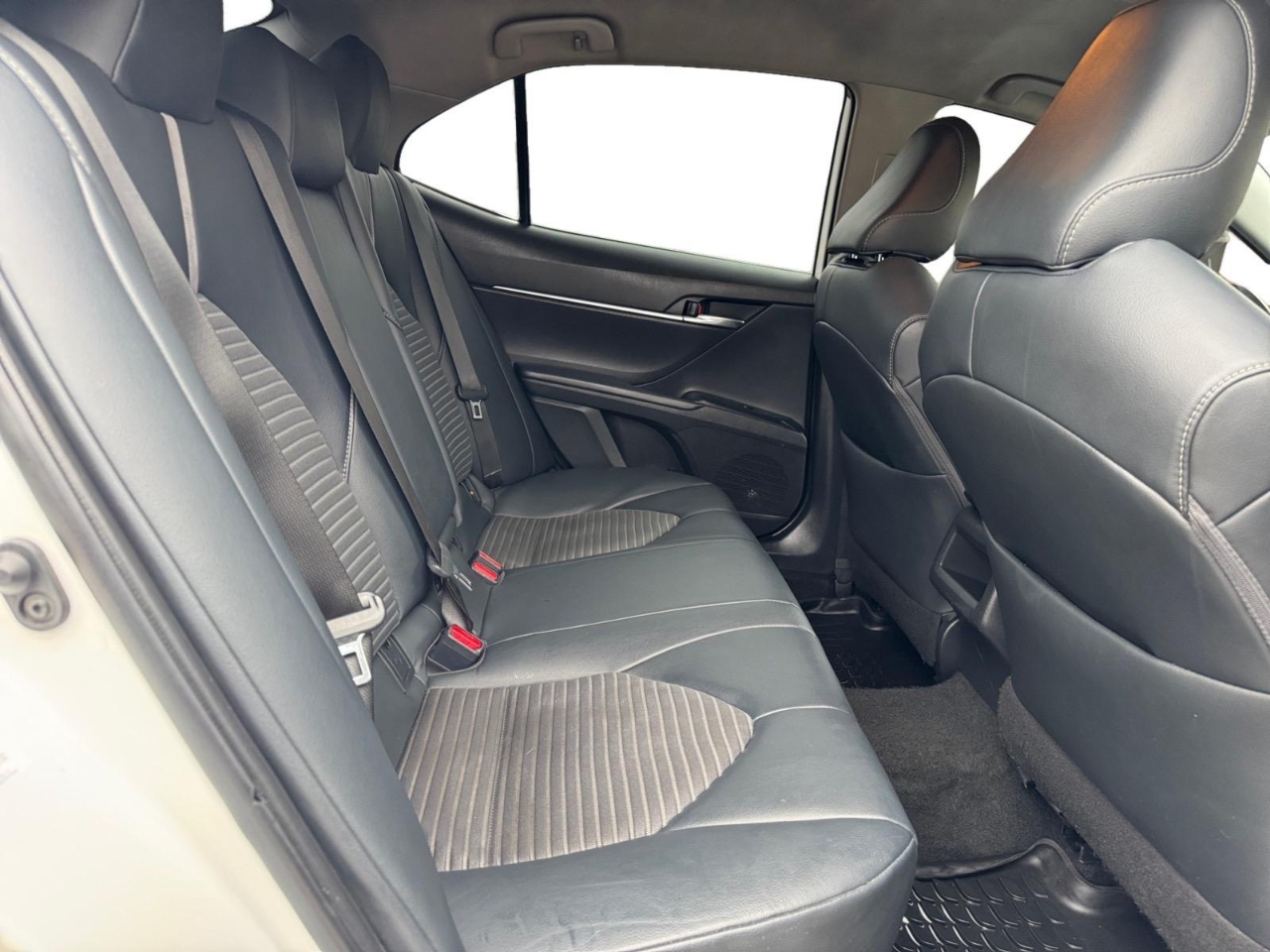 Vehicle image 26 of 27