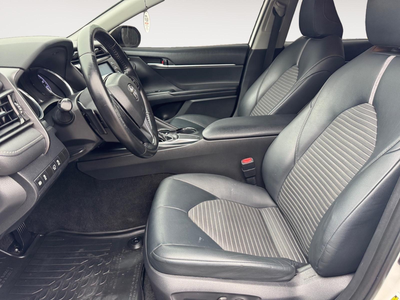 Vehicle image 19 of 27