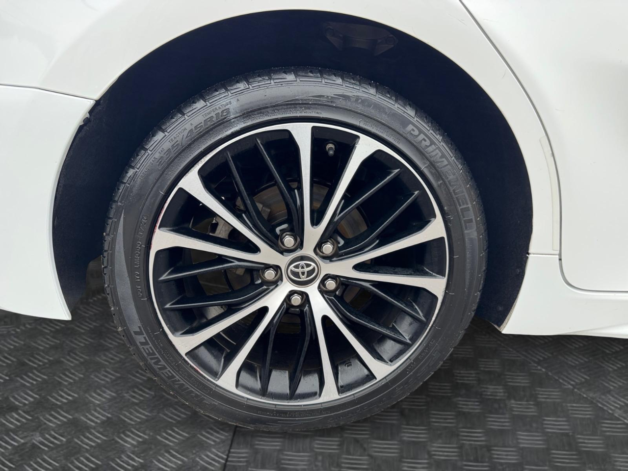 Vehicle image 15 of 27