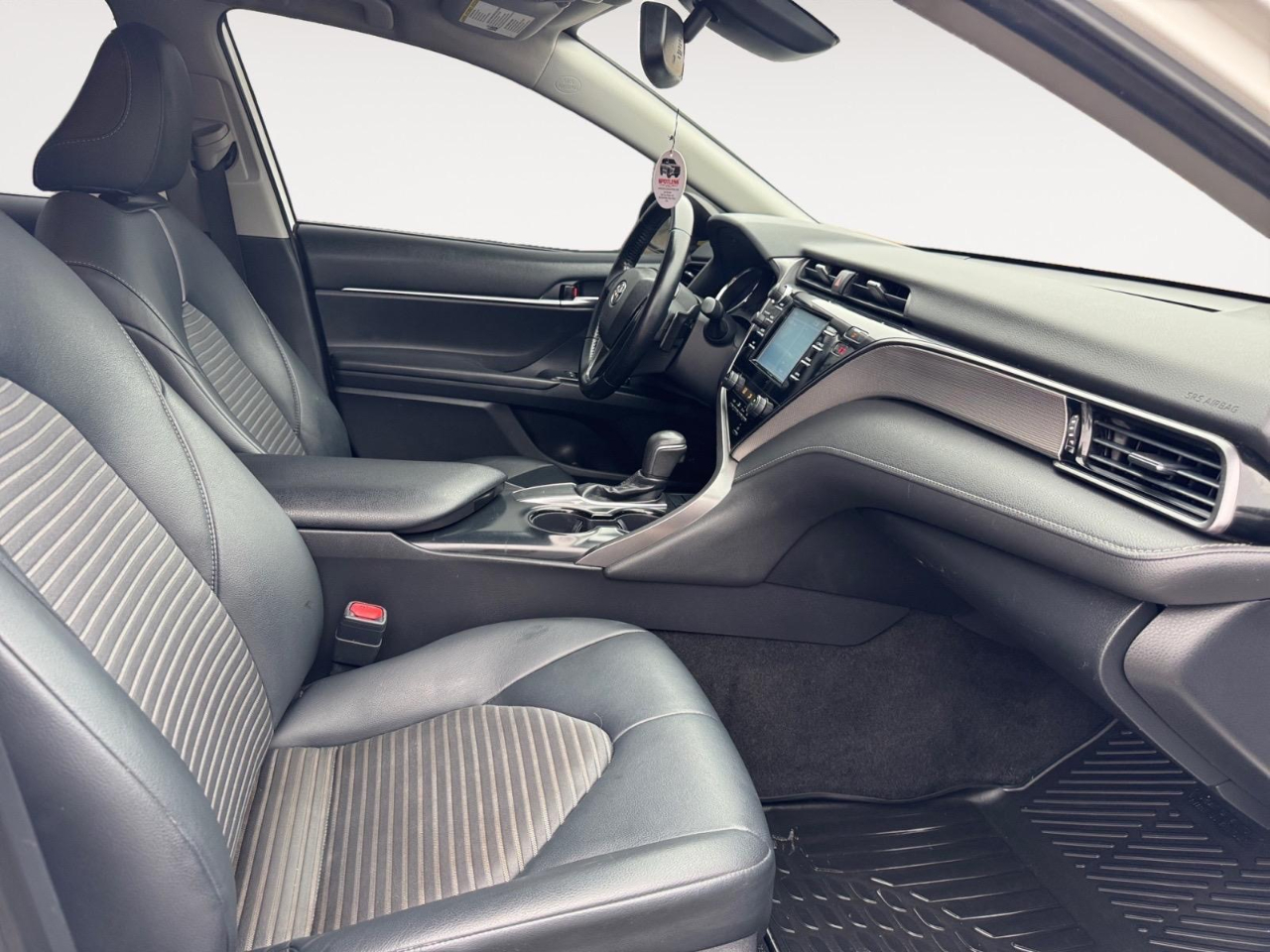 Vehicle image 24 of 27