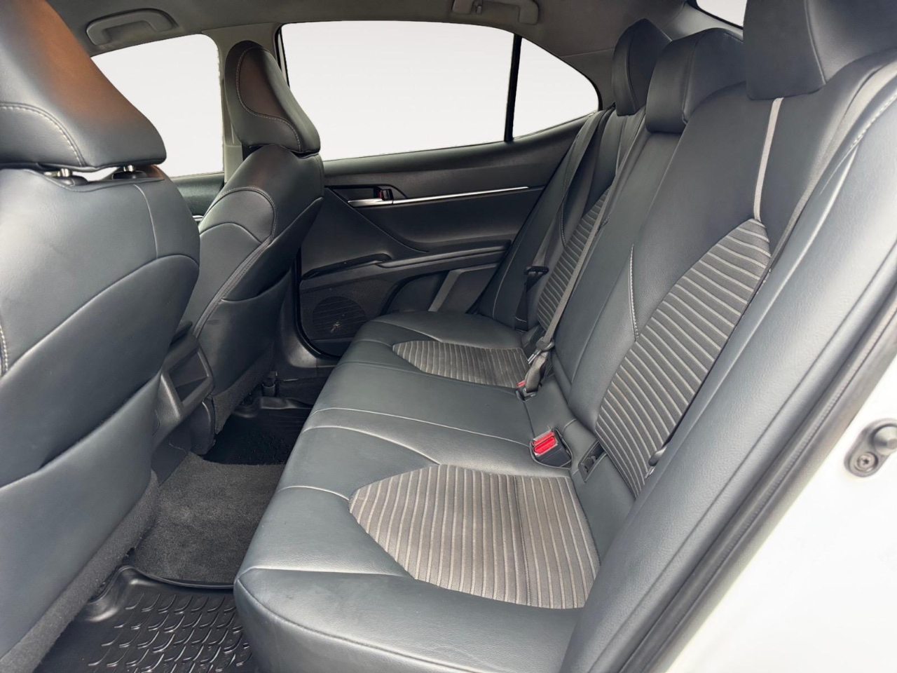 Vehicle image 25 of 27