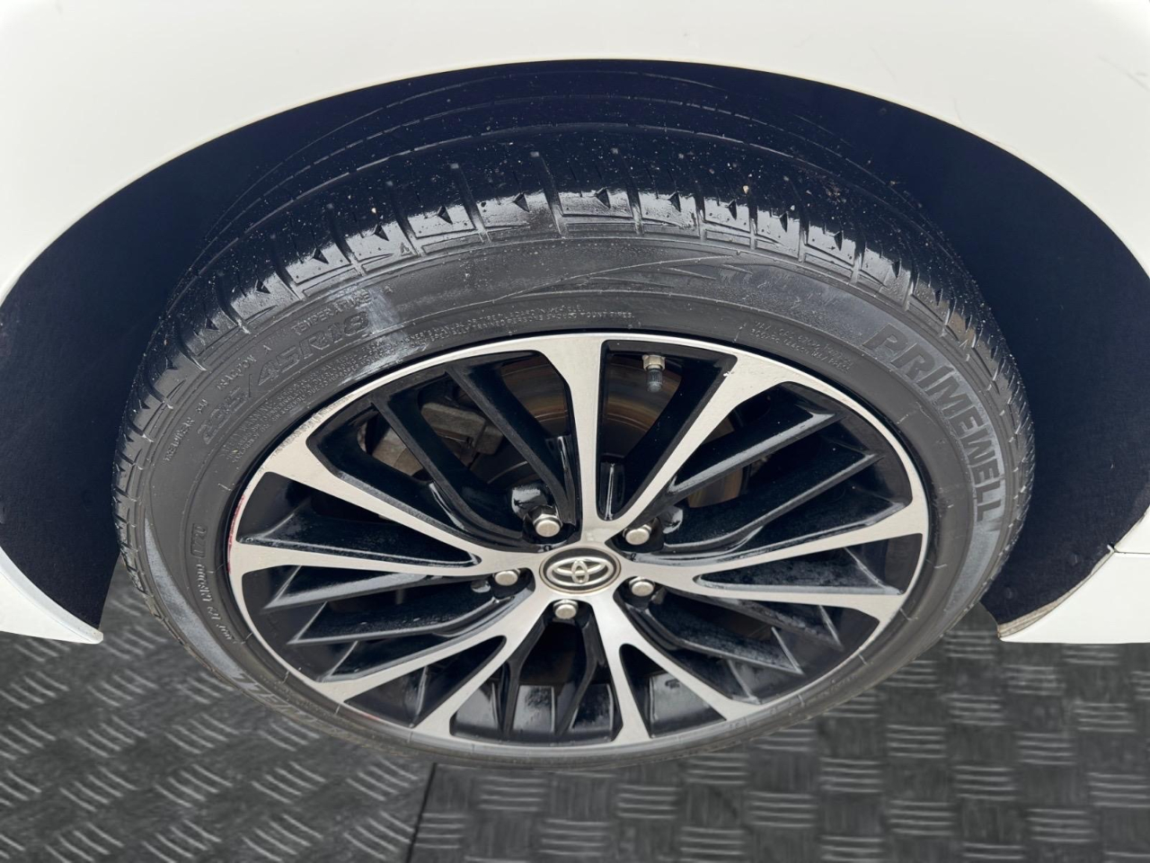 Vehicle image 14 of 27