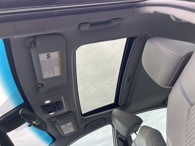 Vehicle image 16 of 29