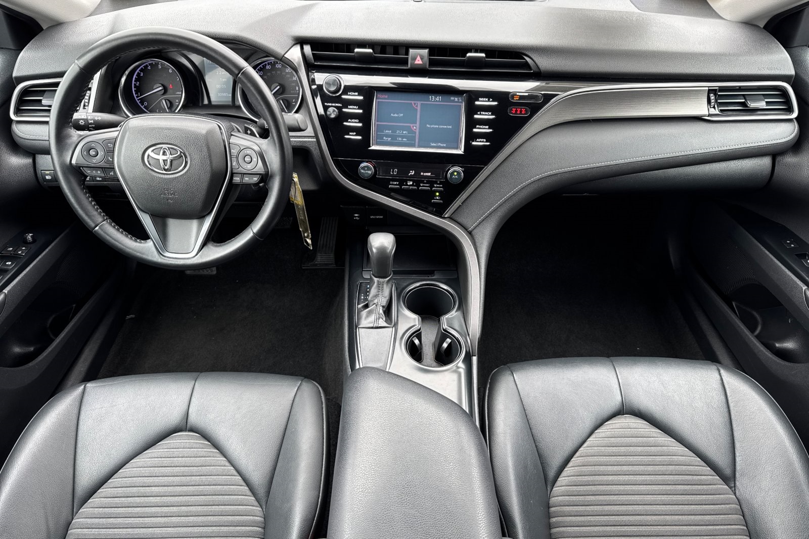Vehicle image 13 of 26