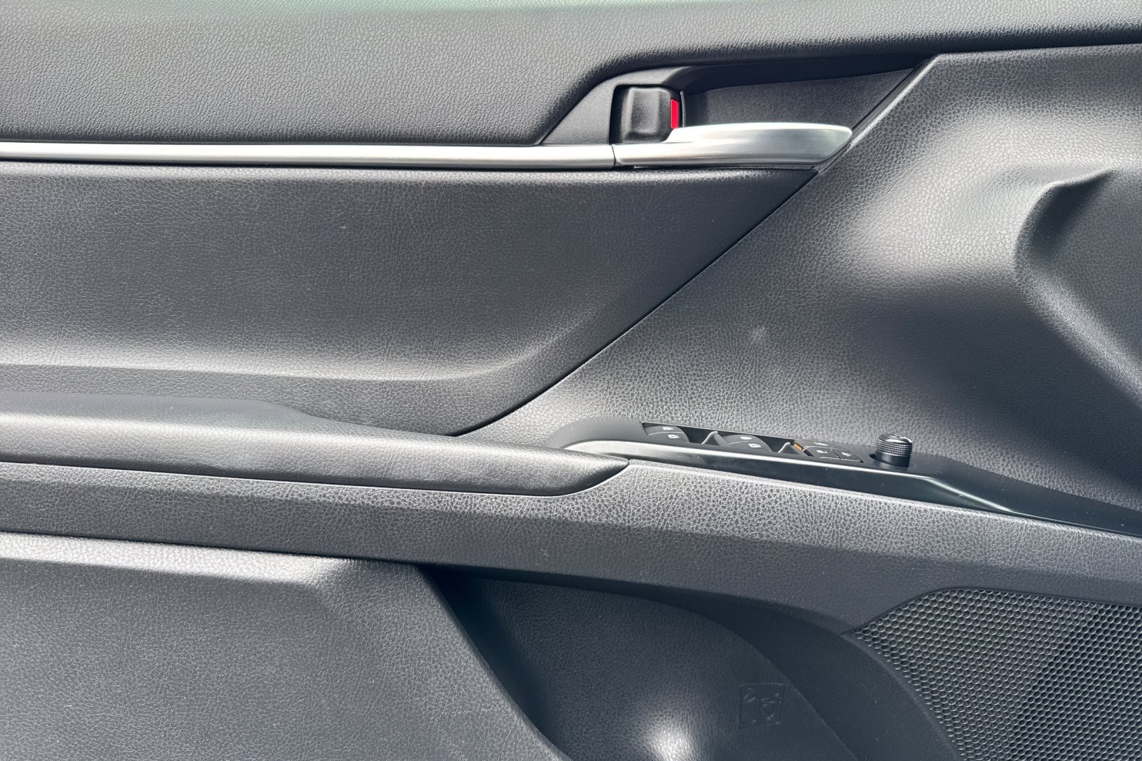 Vehicle image 11 of 26