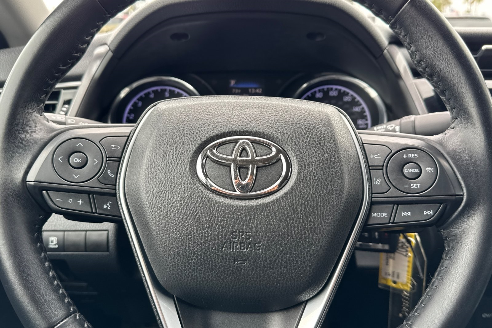 Vehicle image 21 of 26