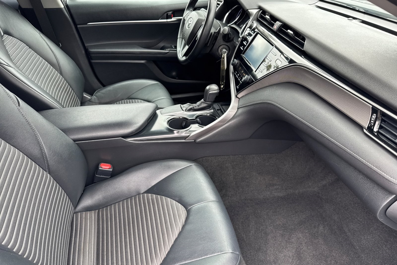 Vehicle image 15 of 26