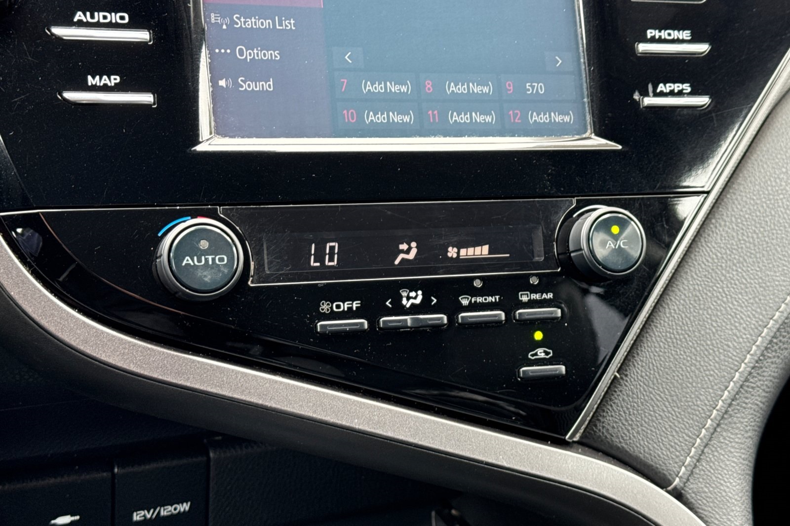Vehicle image 19 of 26