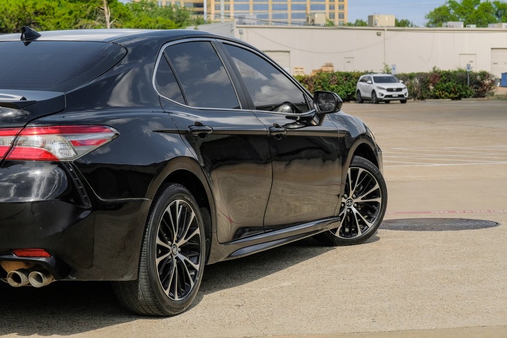 Vehicle image 10 of 58