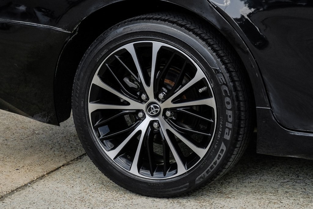 Vehicle image 21 of 58