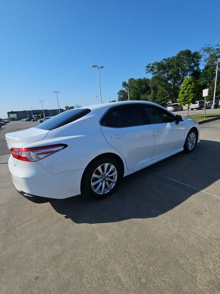 Vehicle image 5 of 16