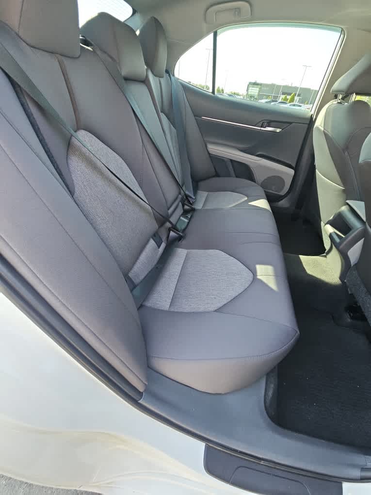 Vehicle image 9 of 16