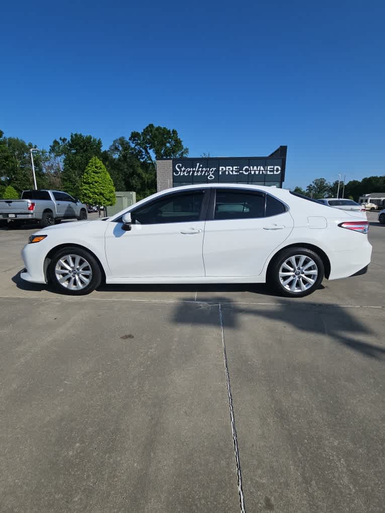 Vehicle image 8 of 16