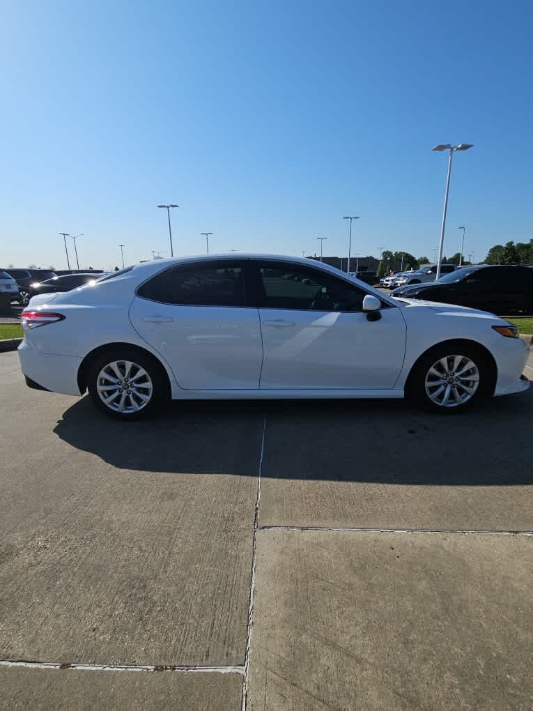 Vehicle image 4 of 16