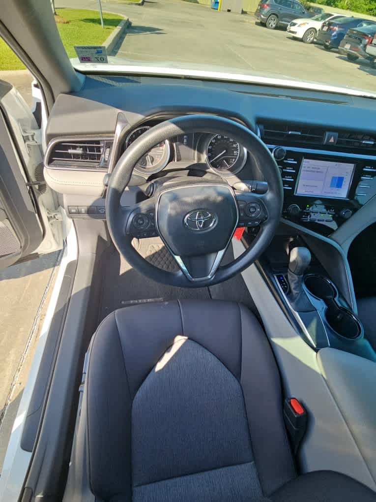 Vehicle image 13 of 16