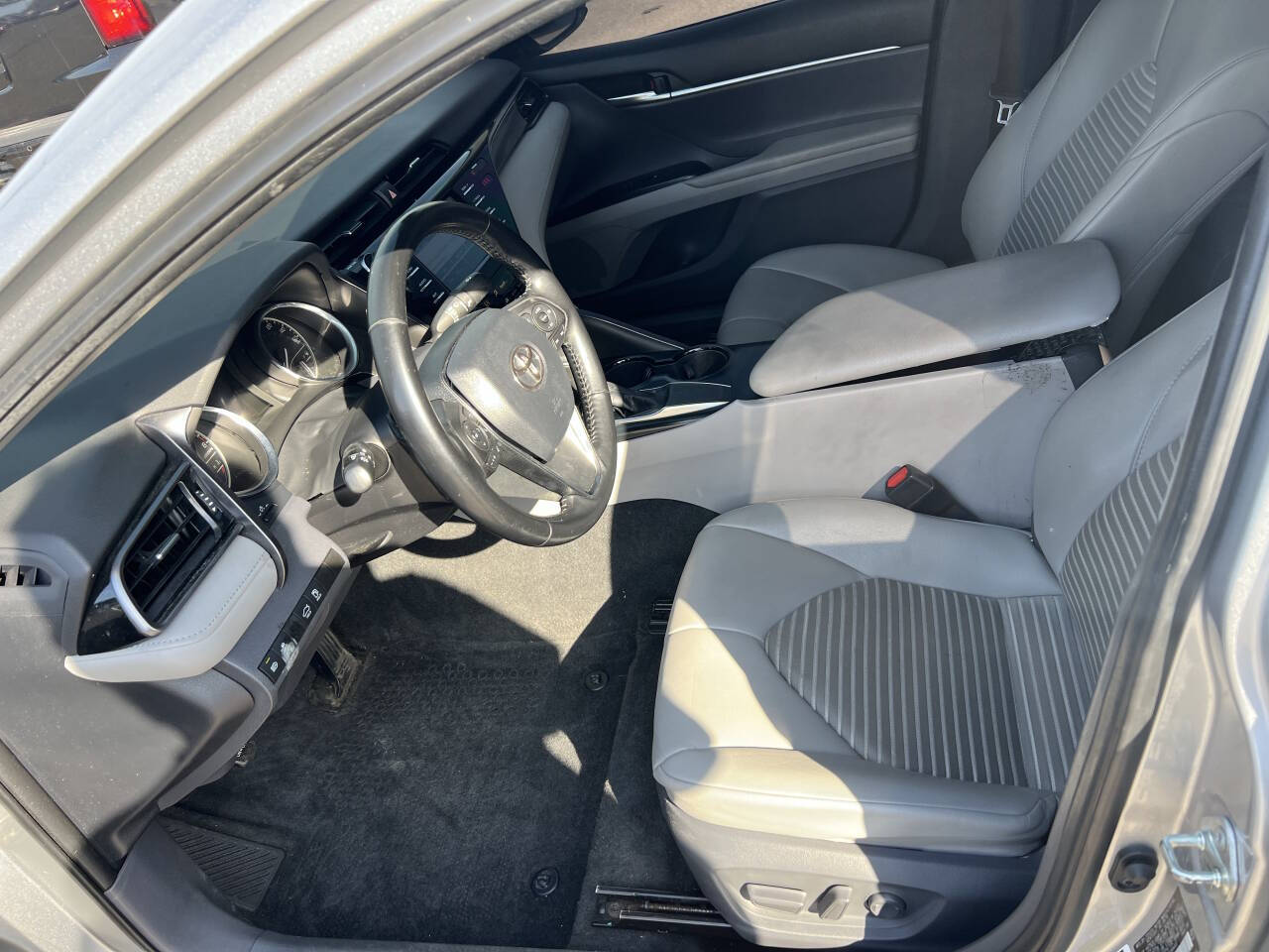 Vehicle image 18 of 23