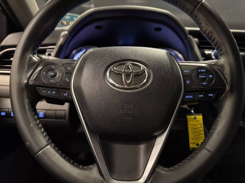 Vehicle image 22 of 58