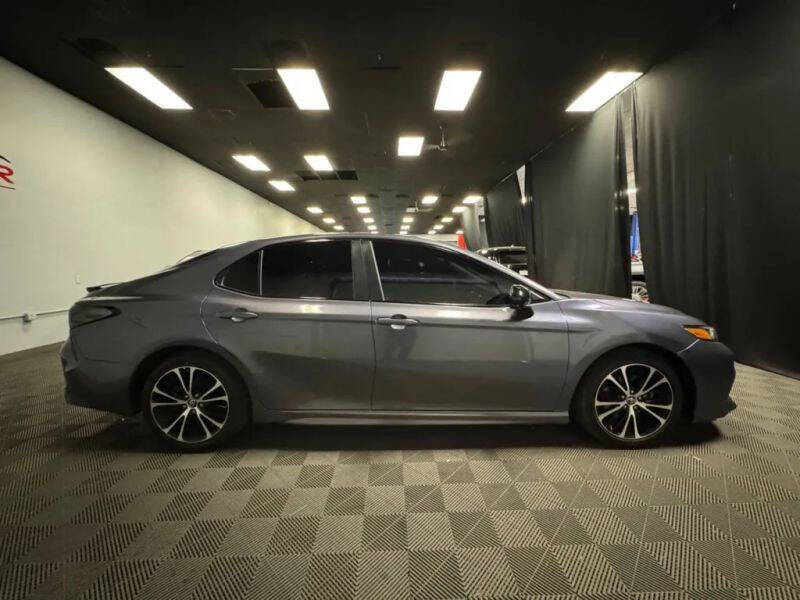 Vehicle image 6 of 58