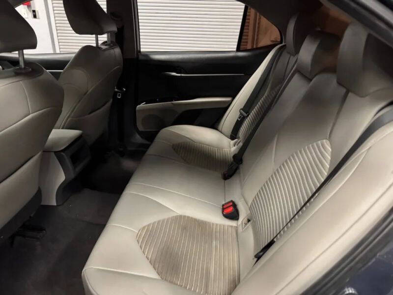 Vehicle image 43 of 58