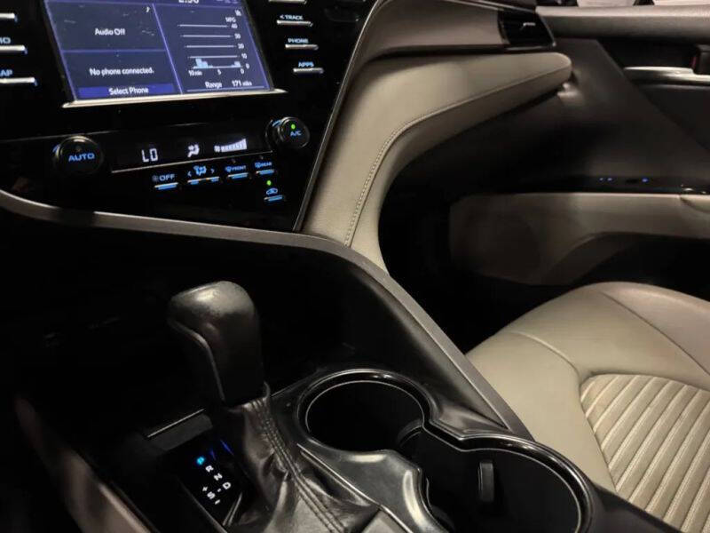 Vehicle image 26 of 58