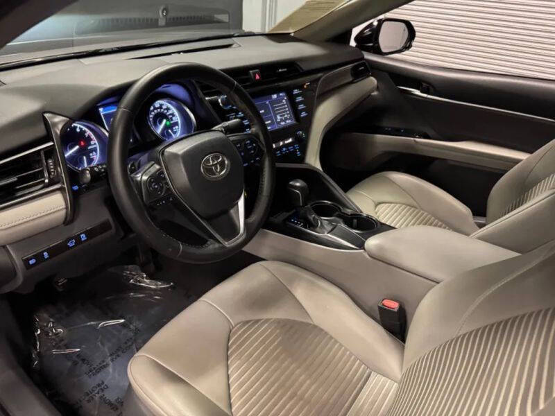Vehicle image 33 of 58