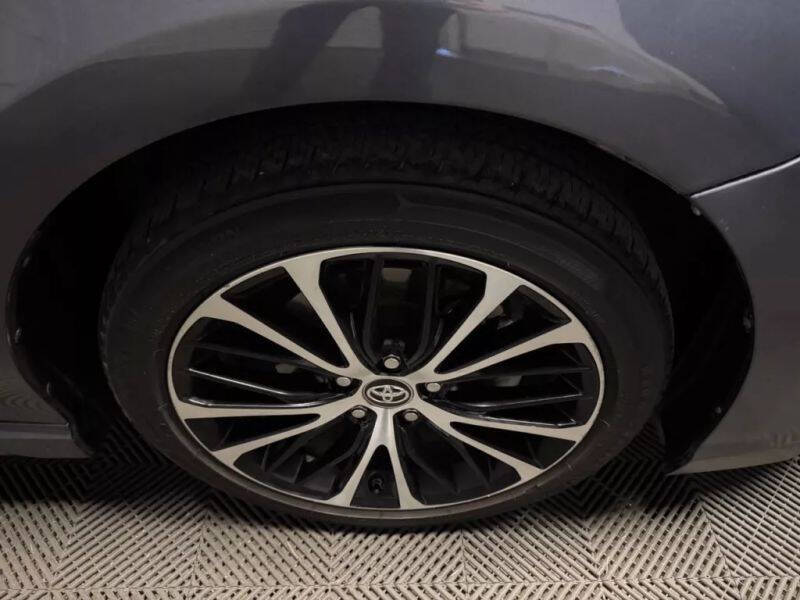 Vehicle image 18 of 58