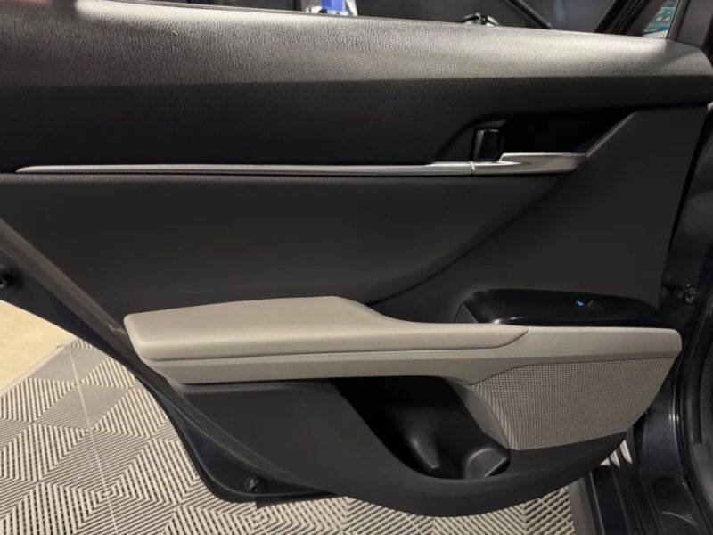 Vehicle image 46 of 58
