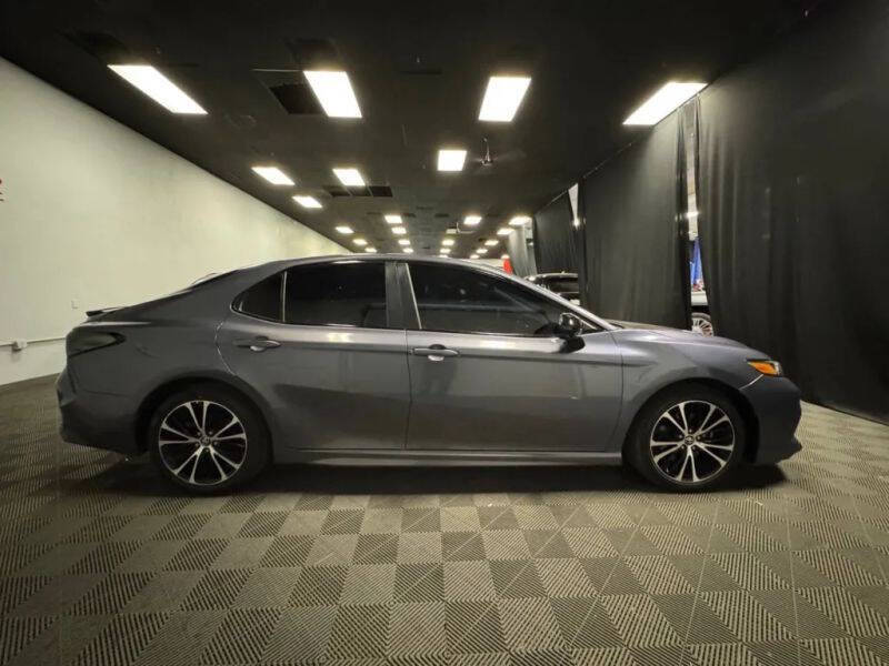 Vehicle image 15 of 58